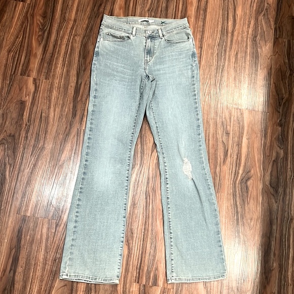 NWOT Levi’s Mid Rise Distressed Classic Boot - Picture 4 of 11